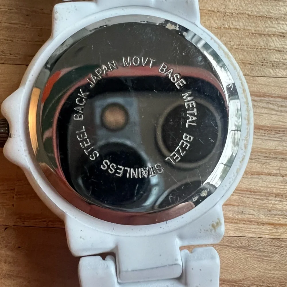 Unbranded Ladies white crystals fashion watch NEW BATTERY